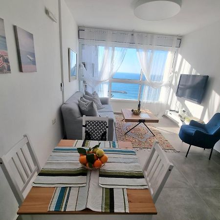 Beautiful 2-Bedroom Sea-View Apartment Netanya Exteriör bild