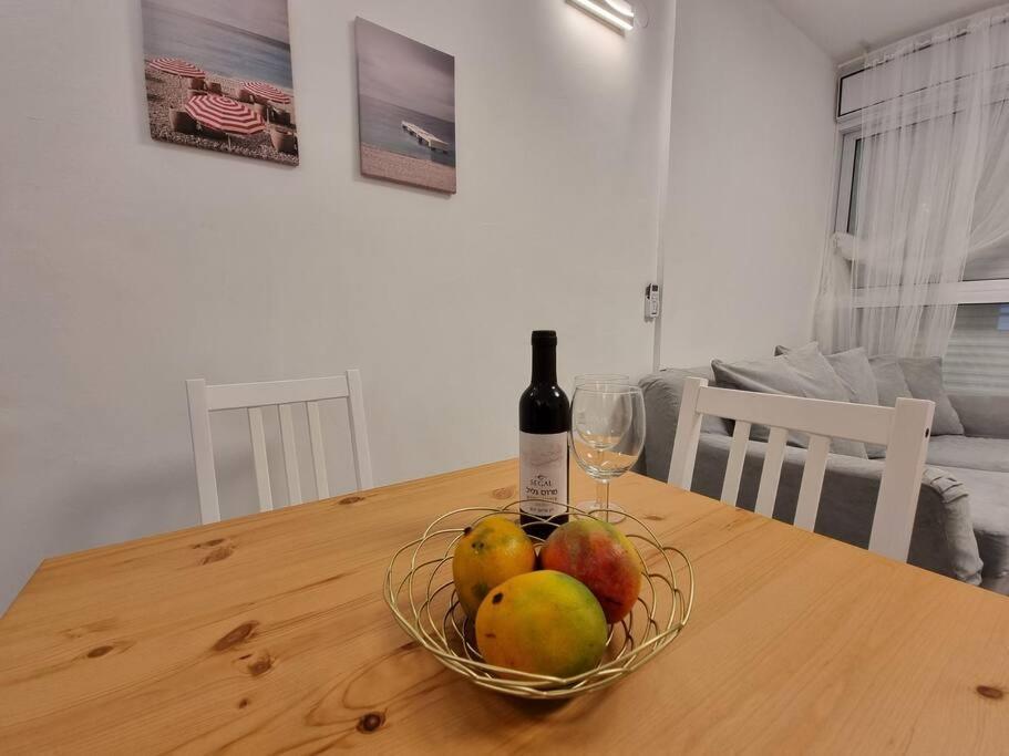 Beautiful 2-Bedroom Sea-View Apartment Netanya Exteriör bild
