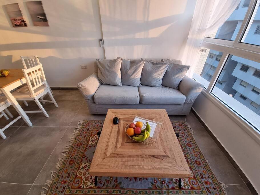 Beautiful 2-Bedroom Sea-View Apartment Netanya Exteriör bild