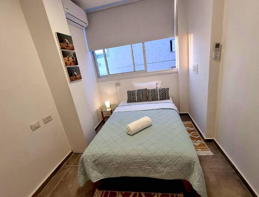 Beautiful 2-Bedroom Sea-View Apartment Netanya Exteriör bild