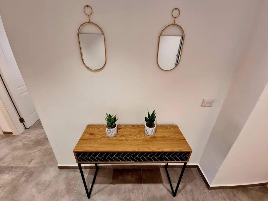 Beautiful 2-Bedroom Sea-View Apartment Netanya Exteriör bild