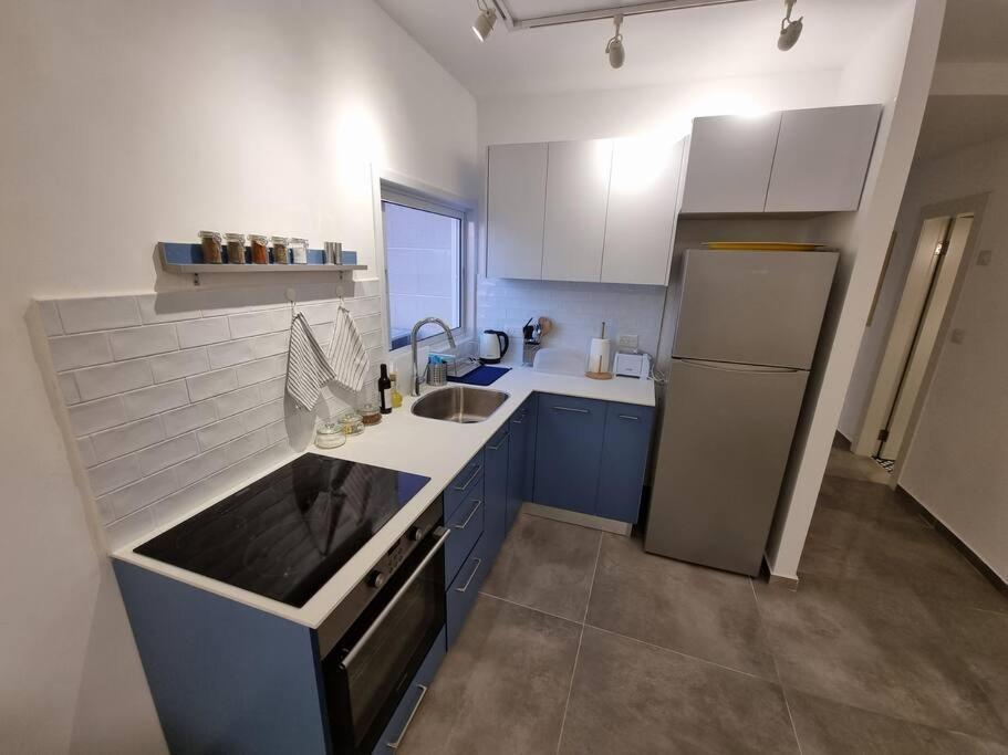 Beautiful 2-Bedroom Sea-View Apartment Netanya Exteriör bild