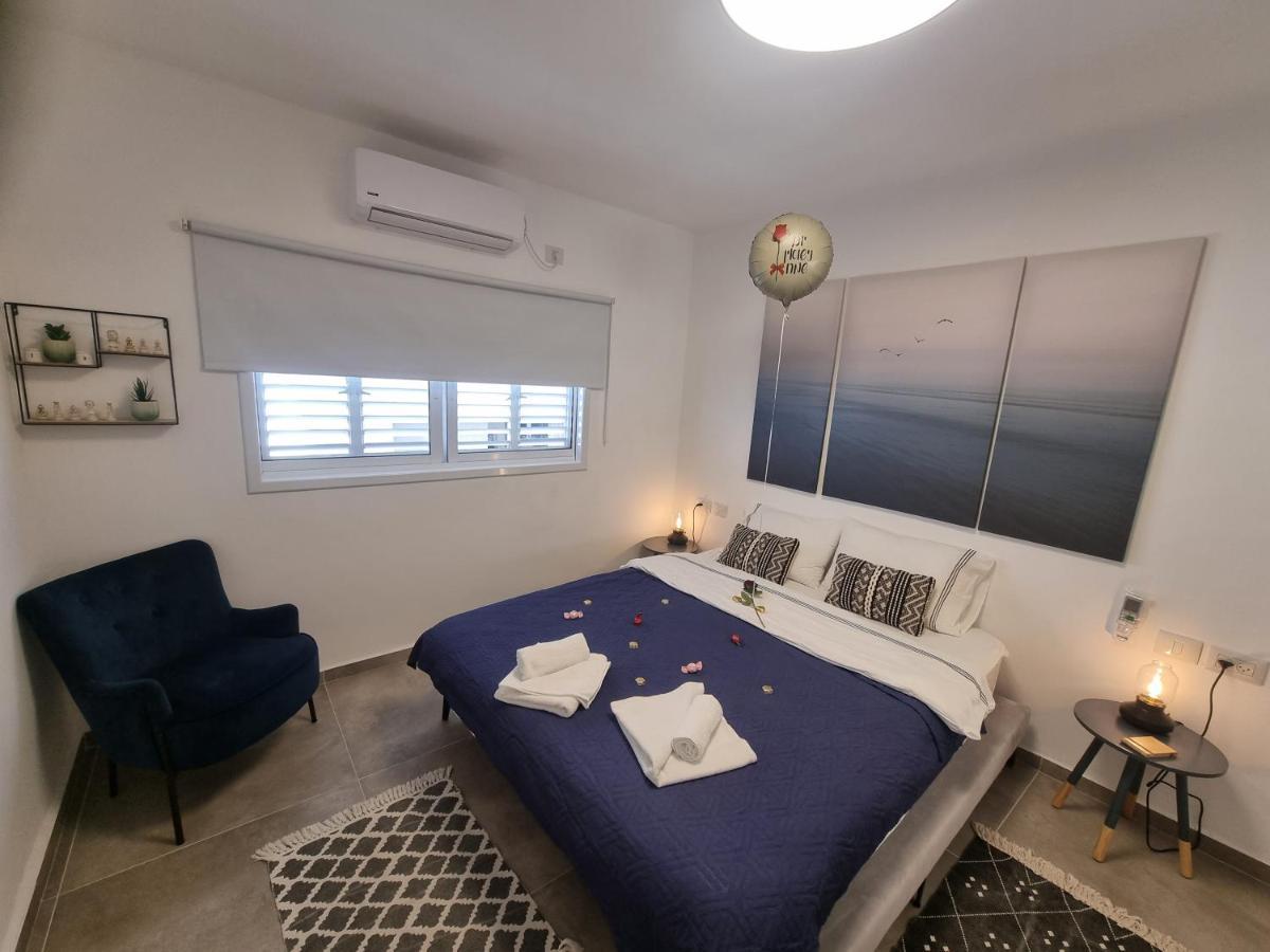 Beautiful 2-Bedroom Sea-View Apartment Netanya Exteriör bild