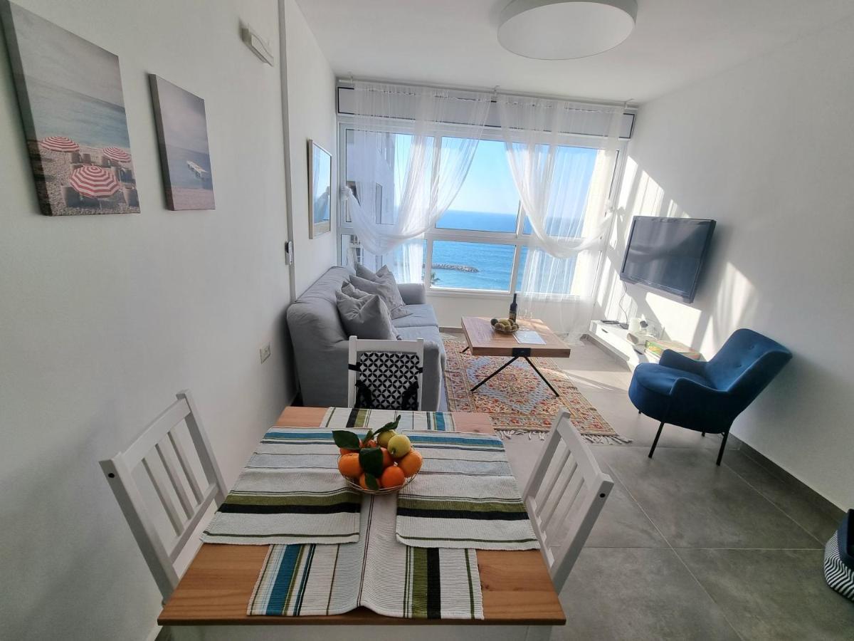 Beautiful 2-Bedroom Sea-View Apartment Netanya Exteriör bild